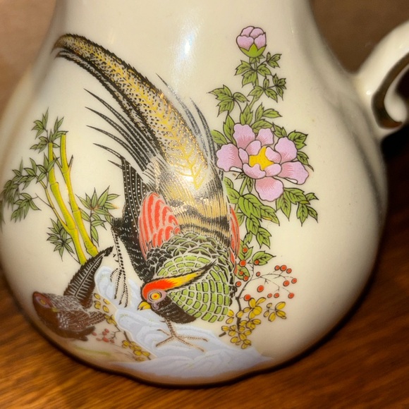 Small vintage pitcher. Approx 5.5 inches tall - Picture 4 of 4